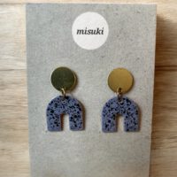 misuki Messing-Emaille-Ohrstecker U-turn | leo-blau