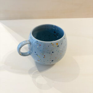egg back home Konfetti-Tasse 500ml | blau