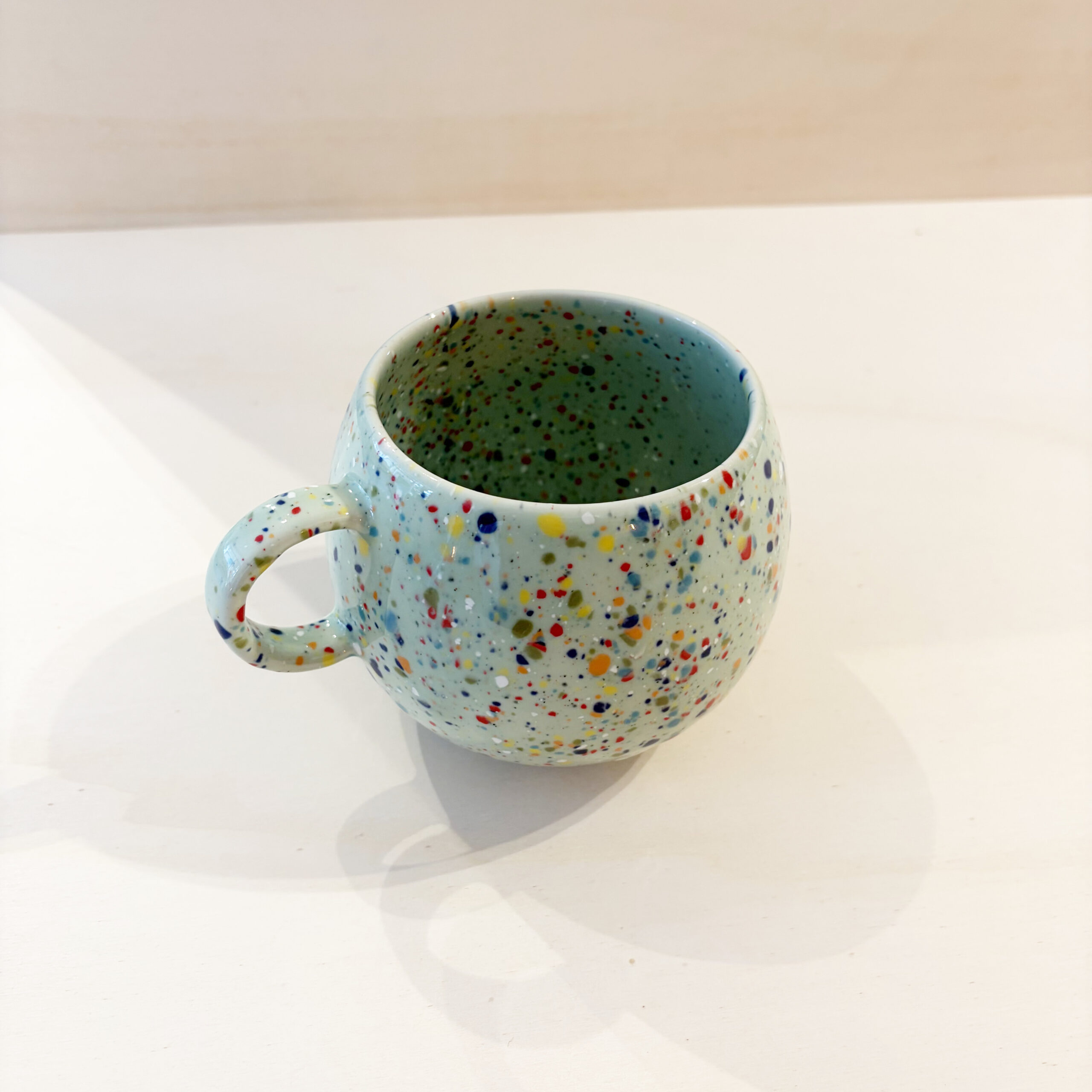 egg back home Konfetti-Tasse 500ml | grün