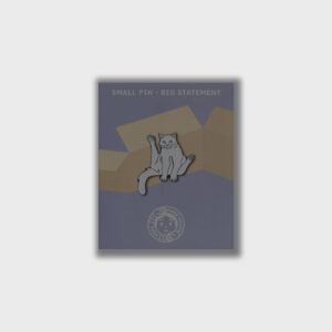 Emaillepin | sitting cat