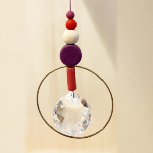 misuki Sonnenfänger violett - beige - rot, Messingring