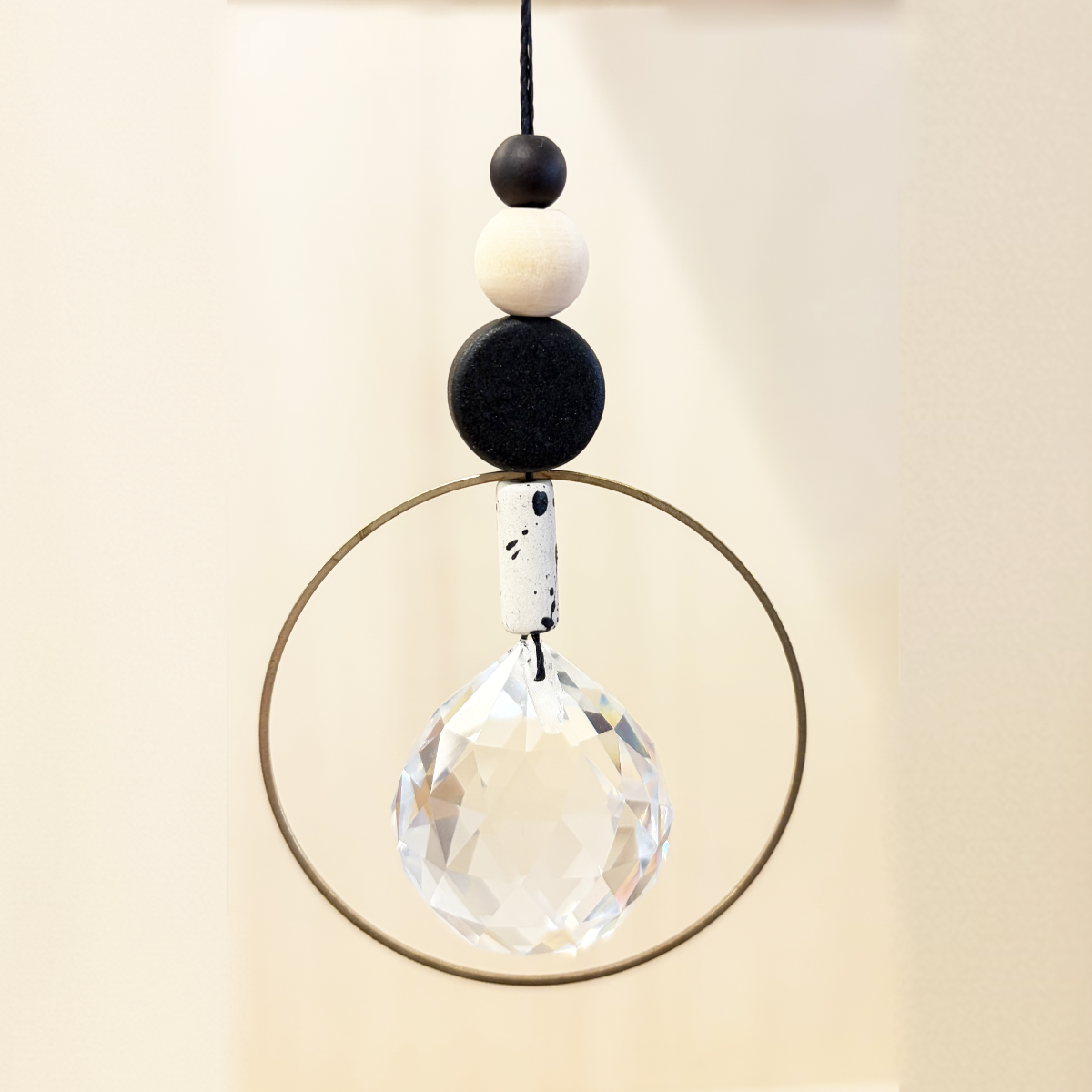 misuki Sonnenfänger | schwarz - weiß - beige, Messingring